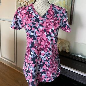 Pre loved Grey’s anatomy scrub. Size small. Beautiful pink design.
